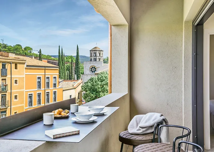 Отель La Comuna By Bon Dia Residences